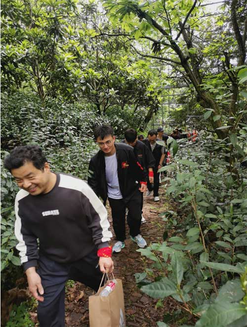 【登山望湖 走进春天】上海摩斯国际集团开展2024年山野徒步活动(图2)